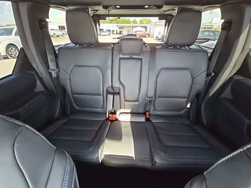 New 2025 Ford Bronco Badlands image 39