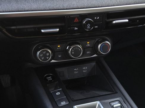 Certified 2025 Nissan Kicks SV image 21