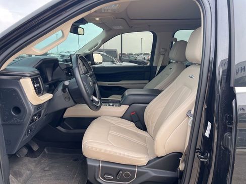 Used 2023 Ford Expedition Platinum image 11