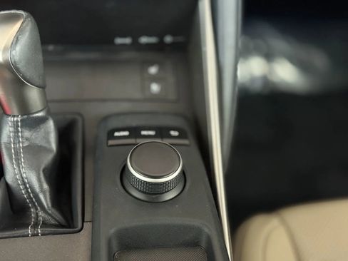 Used 2017 Lexus IS 300 AWD image 38