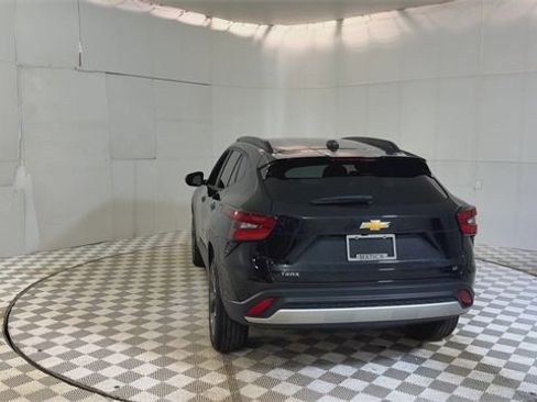 Used 2024 Chevrolet Trax LT w/ Driver Confidence Package image 7