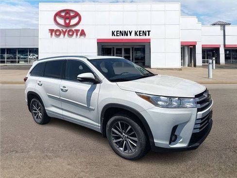 Used 2017 Toyota Highlander XLE w/ Protection Package #3 AWD/4WD image 1