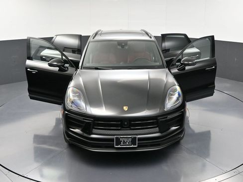 Certified 2025 Porsche Macan image 34