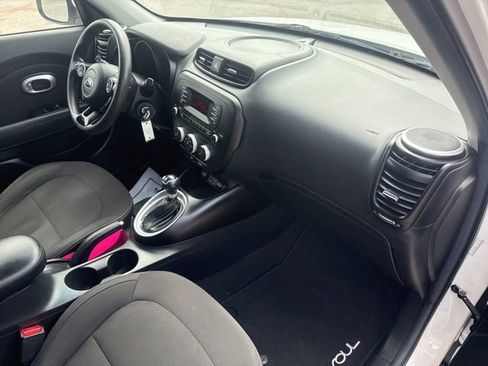 Used 2016 Kia Soul FWD image 22