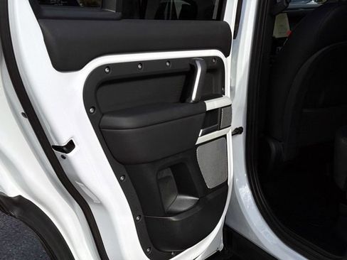 Used 2024 Land Rover Defender 130 X-Dynamic SE image 11