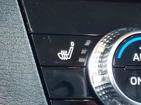 New 2026 Mitsubishi Outlander SE image 9