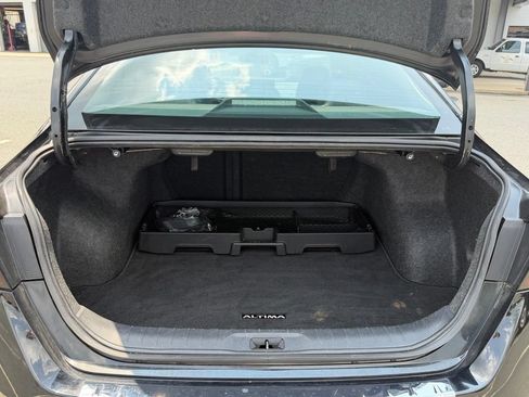 Used 2023 Nissan Altima 2.5 SR w/ SR Premium Package FWD image 5