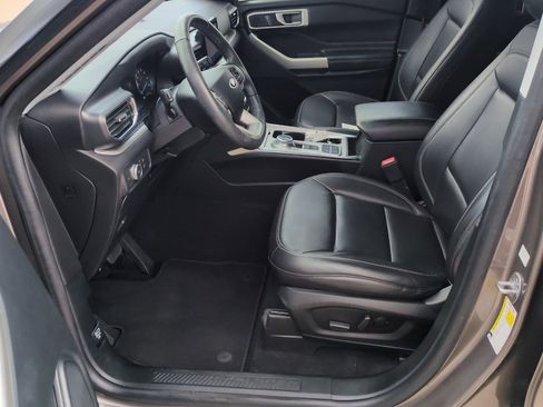 Used 2021 Ford Explorer XLT w/ Equipment Group 202A image 15