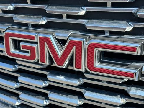 Used 2018 GMC Yukon Denali w/ Open Road Package AWD/4WD image 9