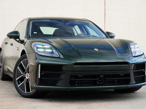 Used 2025 Porsche Panamera 4S w/ Premium Package AWD/4WD image 4