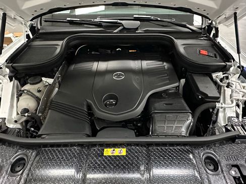Certified 2025 Mercedes-Benz GLS 450 4MATIC image 40