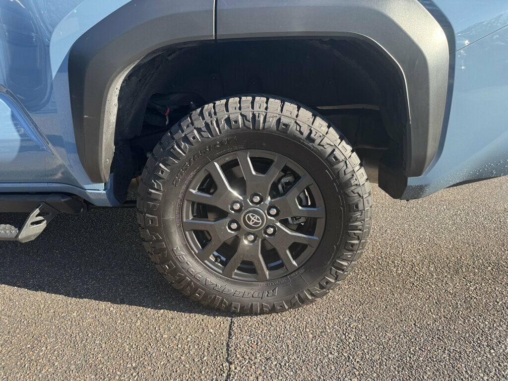Used 2025 Toyota 4Runner SR5 AWD/4WD image 9