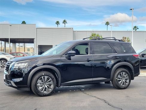New 2025 Nissan Pathfinder SV w/ SV Premium Package image 2