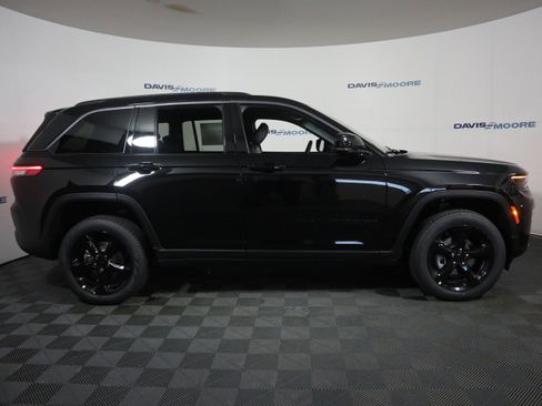 New 2026 Jeep Grand Cherokee Limited AWD/4WD image 4