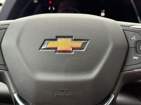 Used 2025 Chevrolet Trax LT w/ LT Convenience Package image 19