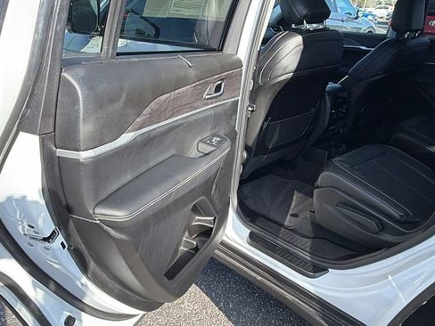 Used 2023 Jeep Grand Cherokee L Limited w/ Luxury Tech Group II image 21