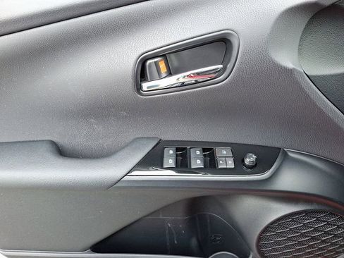 Used 2018 Toyota Prius Prime Premium image 12