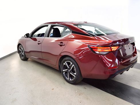 Used 2025 Nissan Sentra SV FWD image 5