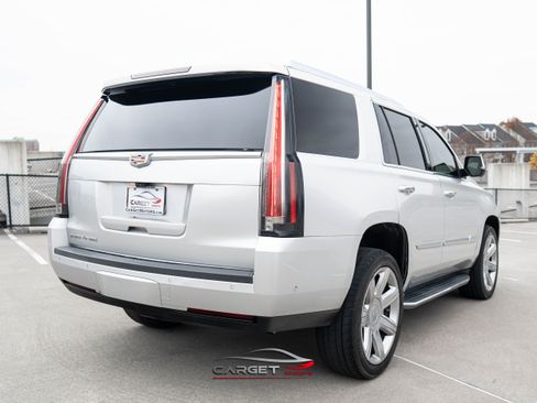 Used 2019 Cadillac Escalade Luxury image 7
