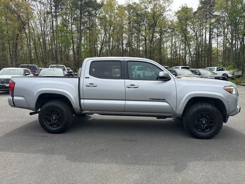 Used 2021 Toyota Tacoma SR5 w/ Technology Package image 6