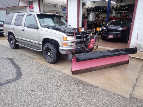 Used 1999 Chevrolet Tahoe Z71 w/ Preferred Equipment Group image 24