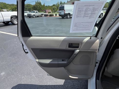Used 2009 Ford Focus SE FWD image 29