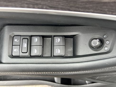 Used 2024 Jeep Grand Cherokee Limited w/ Luxury Tech Group II image 13