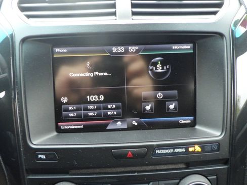Used 2016 Ford Explorer XLT w/ Equipment Group 202A FWD image 28