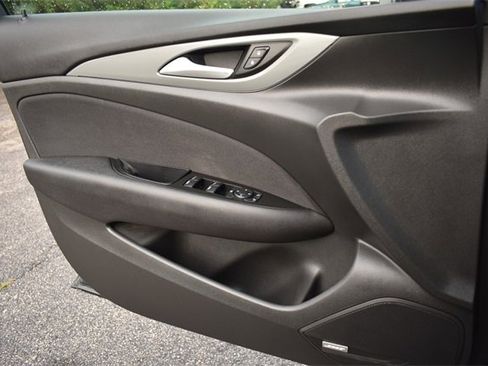 Used 2019 Buick Regal Preferred w/ Sights and Sounds Package image 29