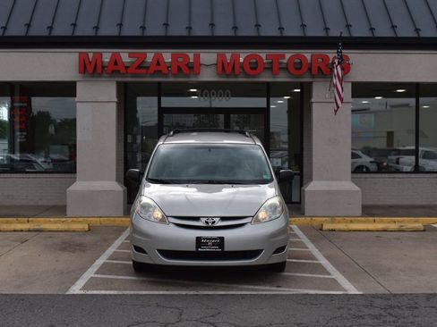 Used 2010 Toyota Sienna CE FWD image 7