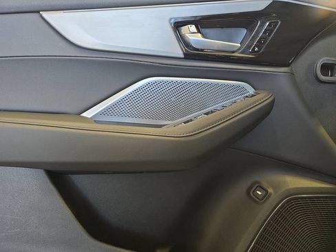 Used 2025 Acura MDX SH-AWD image 28