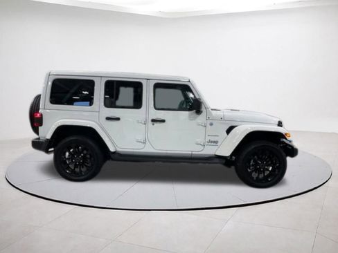 Used 2024 Jeep Wrangler Unlimited Sahara w/ Technology Group AWD/4WD image 6