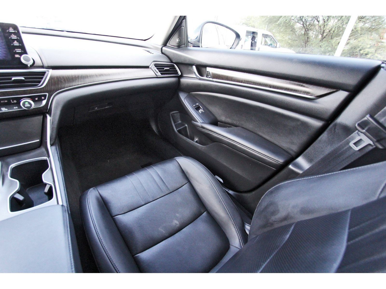 Used 2022 Honda Accord Touring image 11