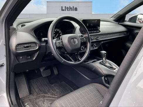 Used 2025 Honda HR-V Sport image 2