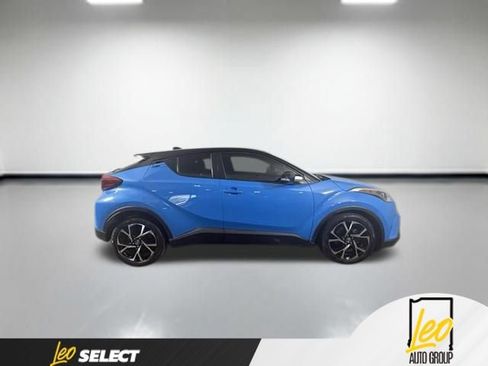Used 2019 Toyota C-HR XLE FWD image 6