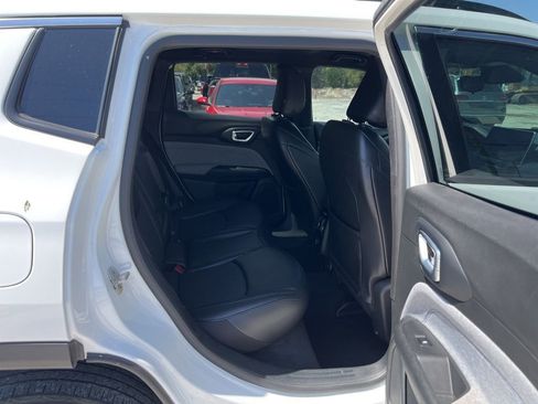 Used 2023 Jeep Compass Latitude image 9