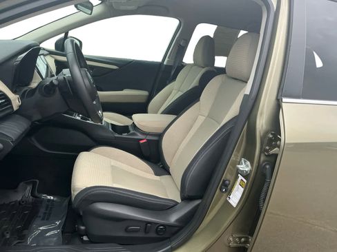 Used 2025 Subaru Outback Premium AWD/4WD image 9