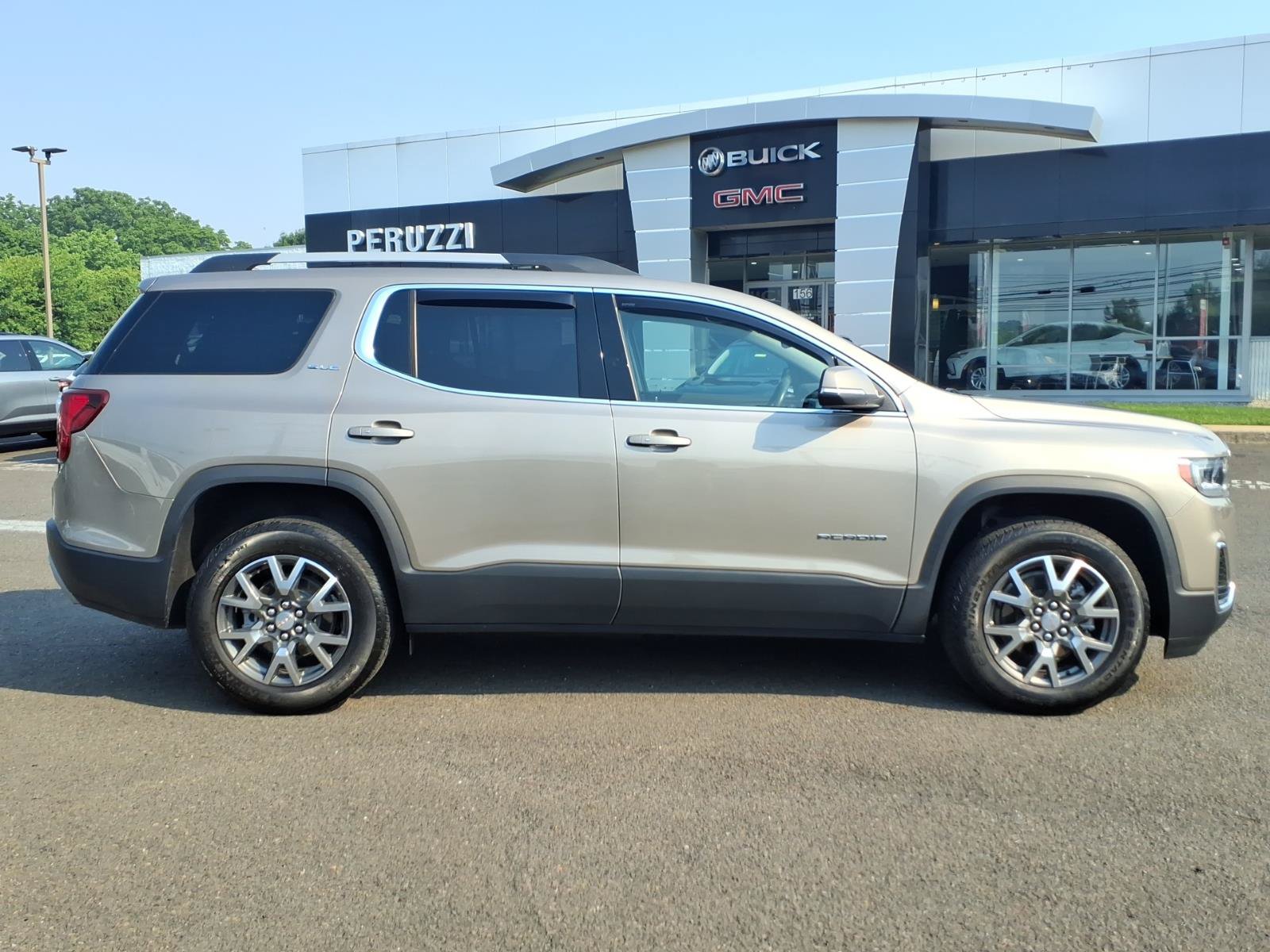 Used 2023 GMC Acadia SLE w/ Driver Convenience Package AWD/4WD image 2