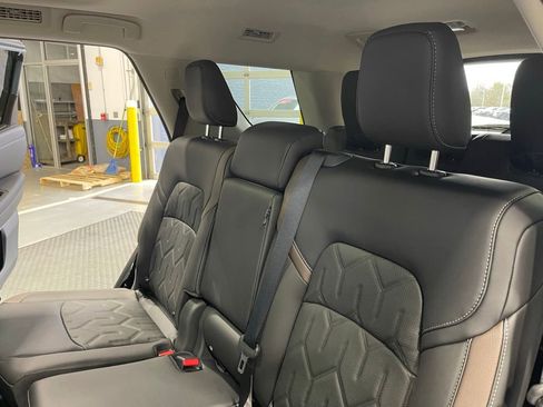 New 2026 Nissan Pathfinder Platinum image 18