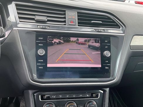 Used 2020 Volkswagen Tiguan SEL FWD image 14