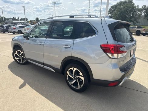 Used 2023 Subaru Forester Touring w/ Popular Package #3 AWD/4WD image 5