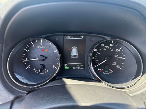 Used 2017 Nissan Rogue SV AWD/4WD image 16