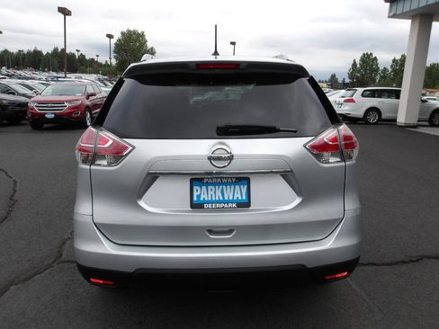 Used 2014 Nissan Rogue SV w/ SV Family Package AWD/4WD image 4