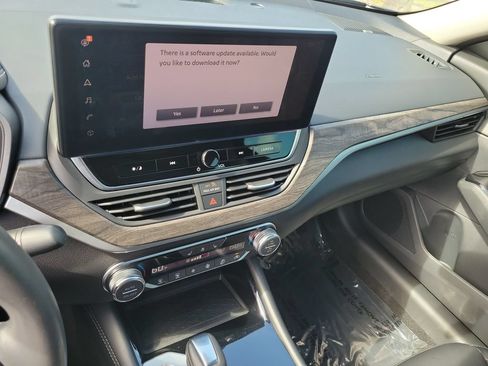 Used 2024 Nissan Altima 2.5 SL FWD image 15