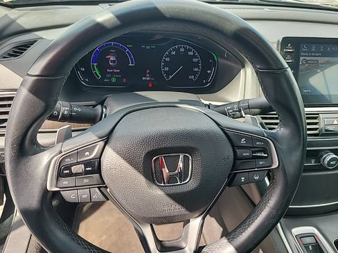 Used 2019 Honda Accord Touring image 8
