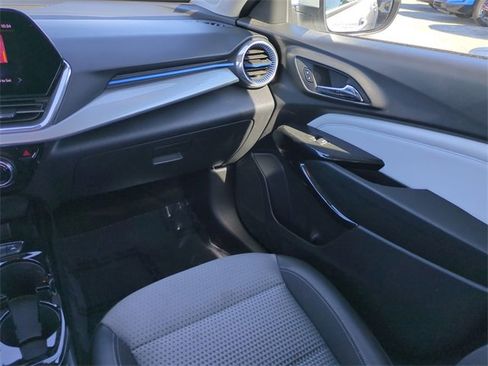 Certified 2025 Chevrolet Trax LT image 18