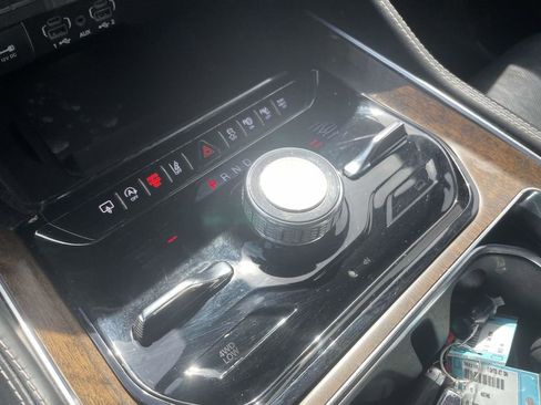 Certified 2023 Jeep Grand Wagoneer Series II image 42