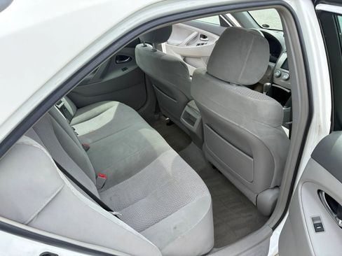 Used 2011 Toyota Camry LE w/ LE Extra-Value Pkg image 5