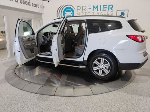 Used 2017 Chevrolet Traverse LT FWD image 29