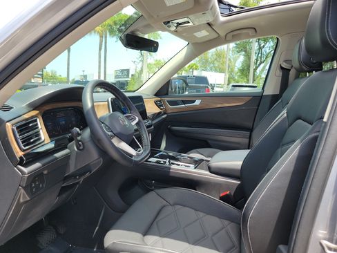 Used 2024 Volkswagen Atlas SE FWD image 12